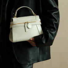 Load image into Gallery viewer, Fauve